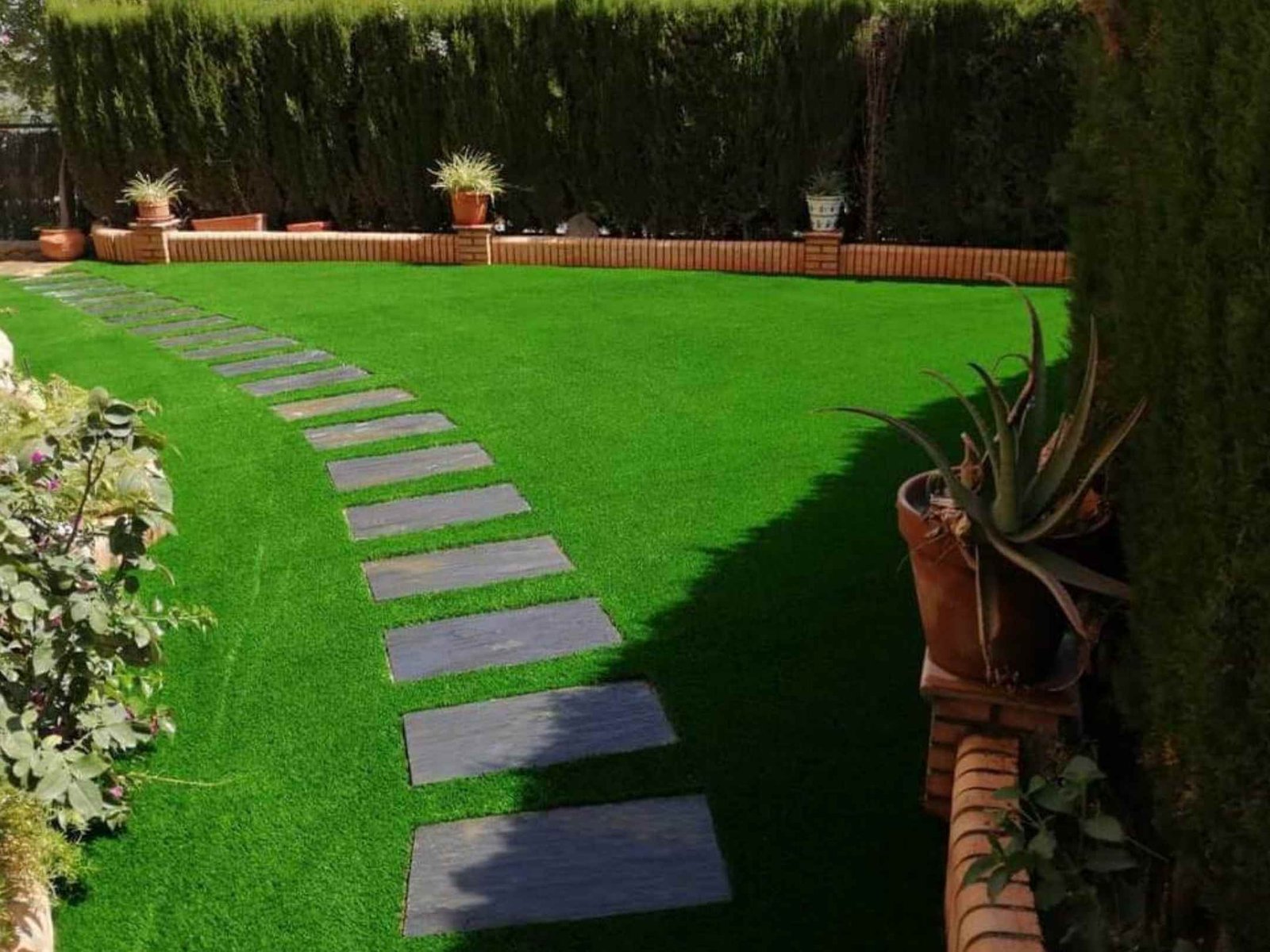 2 ar-instalaciones-deportivas-valencia-cesped-artificial-padel-tenis-jardineria-exteriores