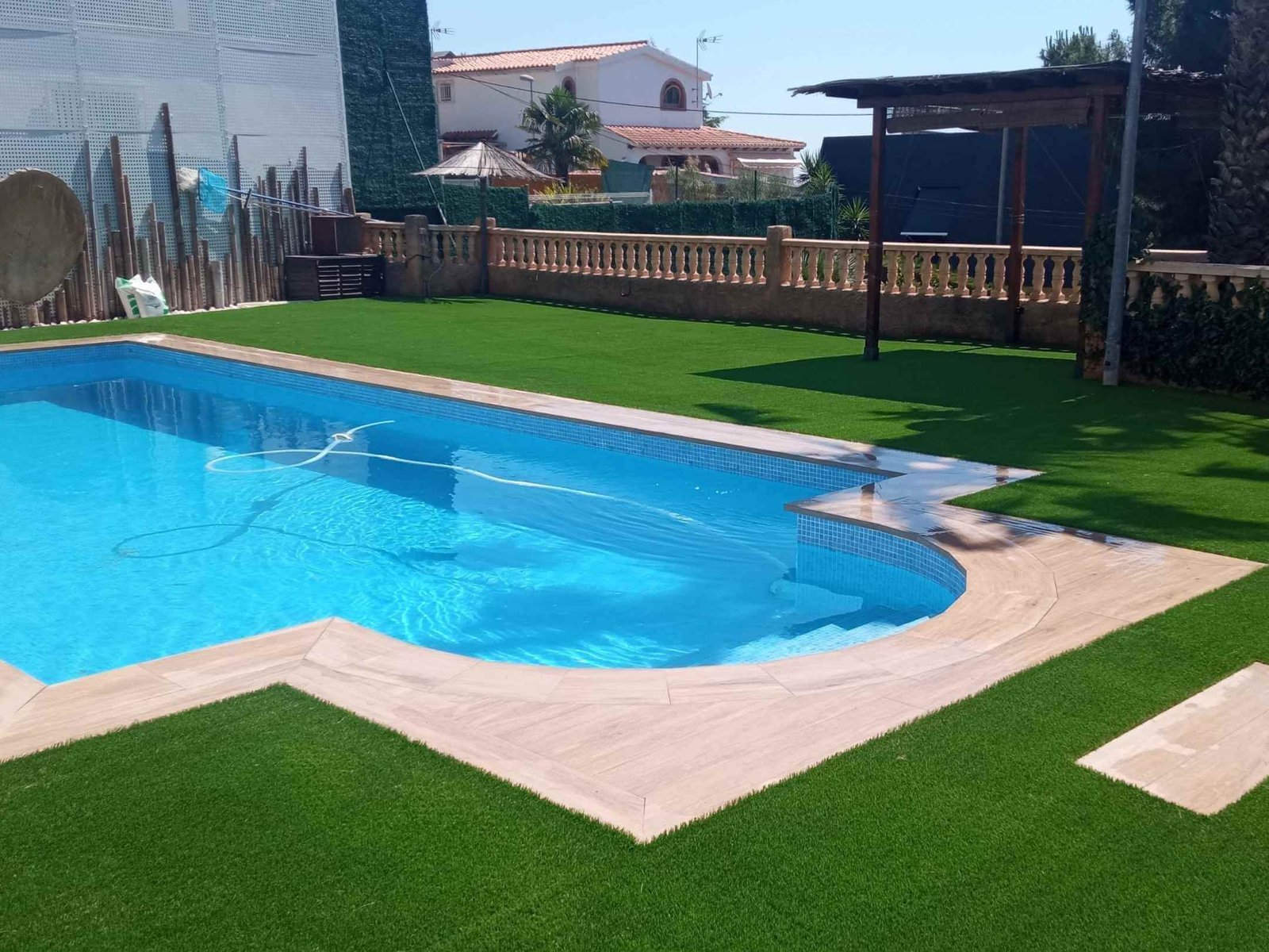 4 ar-instalaciones-deportivas-valencia-cesped-artificial-padel-tenis-jardineria-exteriores